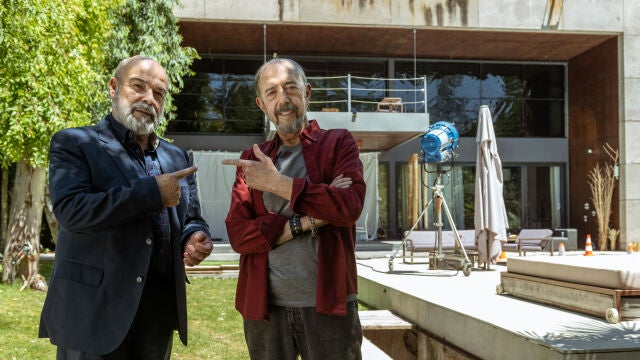 Antonio Resines y Miguel Rellán en el rodaje de «Sentimos las molestias»