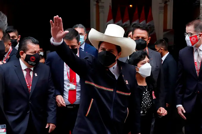 Castillo toma posesión como presidente de Perú: “Juro por un país sin corrupción y una nueva Constitución”