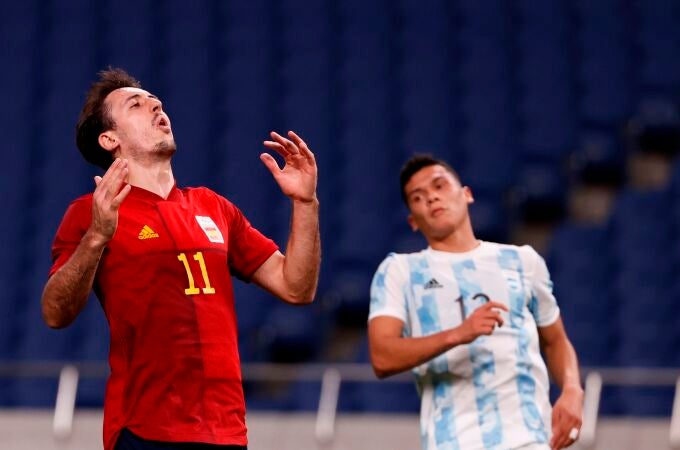 Oyarzabal se lamenta después de una ocasión fallada contra Argentina