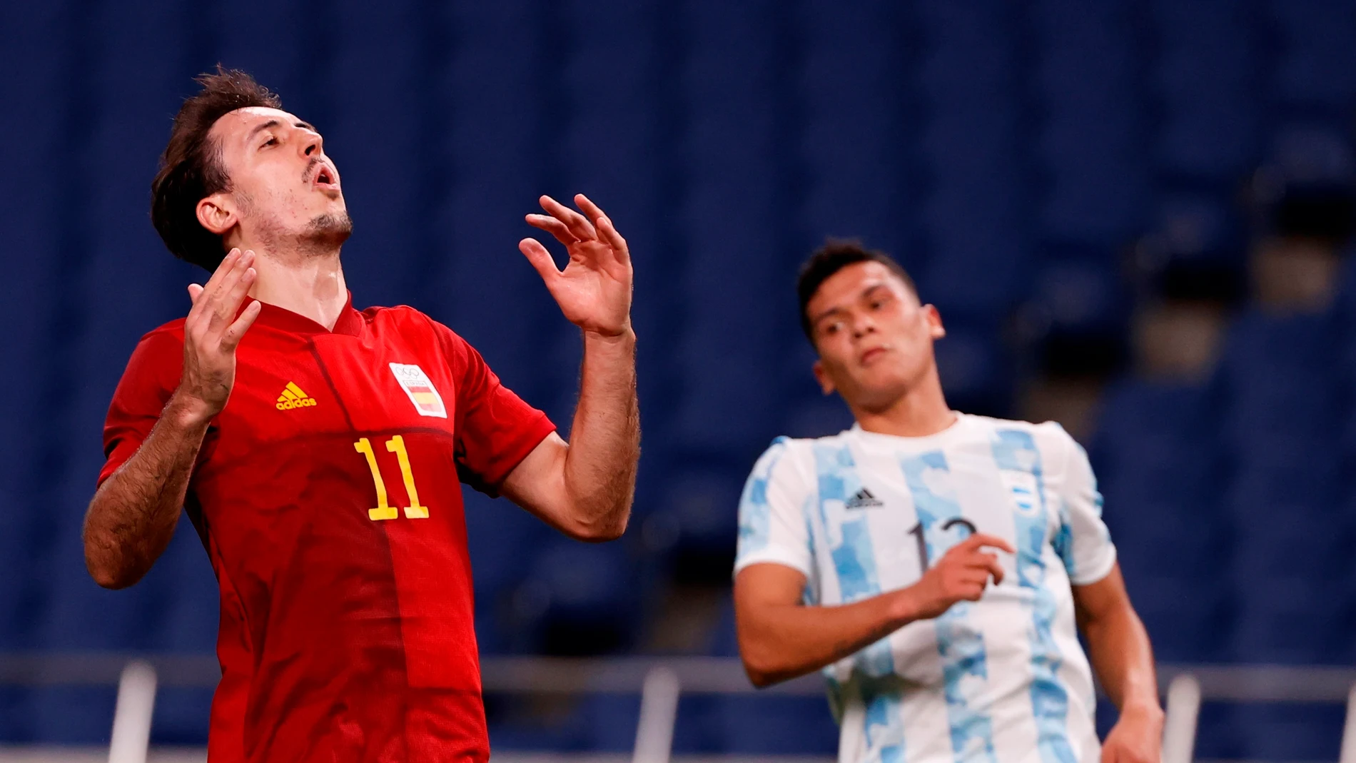 Oyarzabal se lamenta después de una ocasión fallada contra Argentina