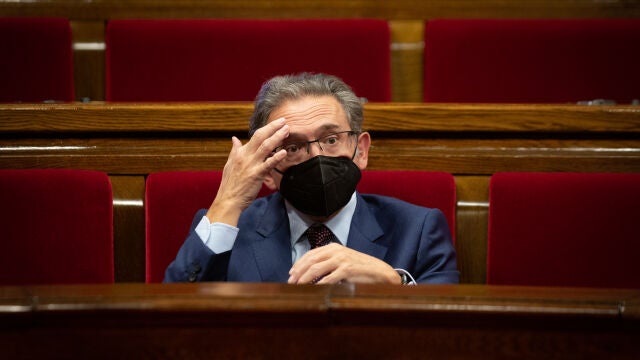 El conseller de Economía y Hacienda de la Generalitat, Jaume Giró, durante una sesión plenaria en el Parlament de Cataluña
