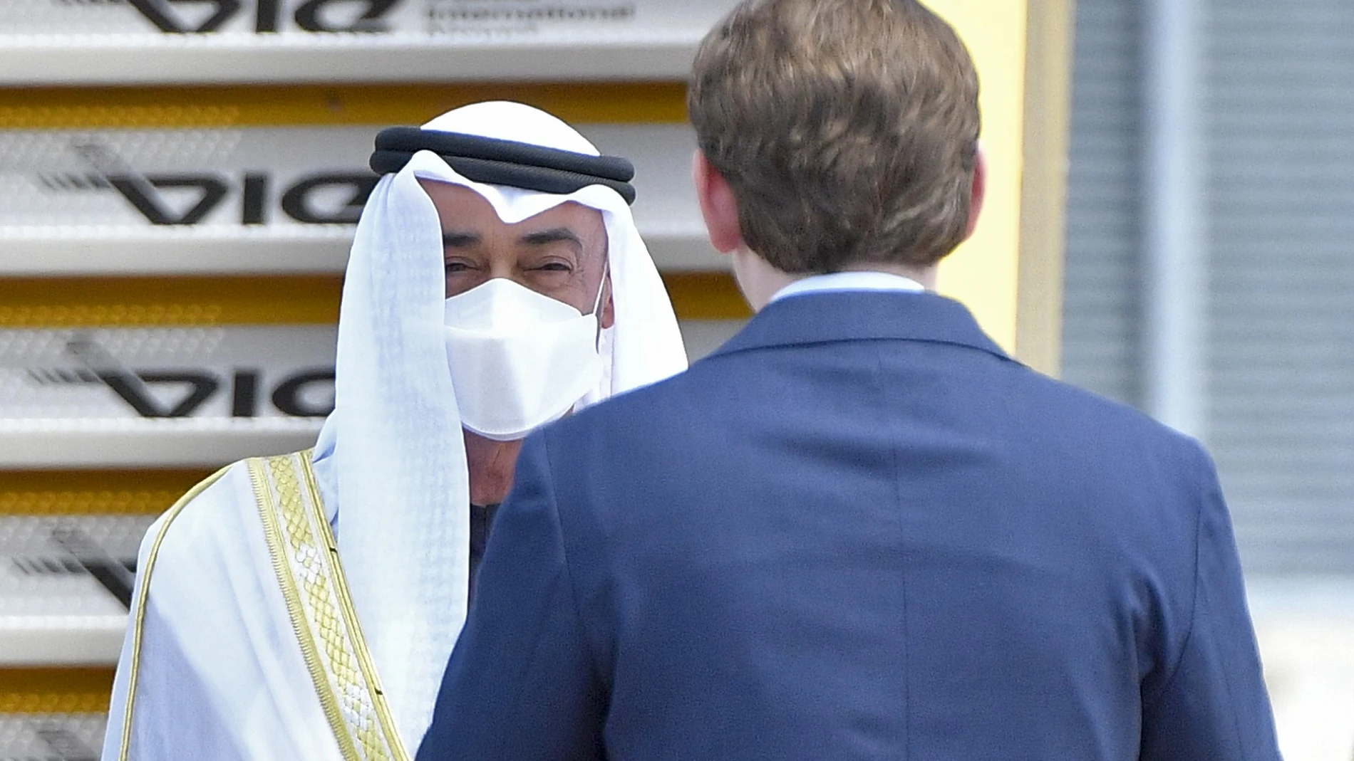 El canciller de Austria, Sebastian Kurz, junto al príncipe Mohamed bin Zayed