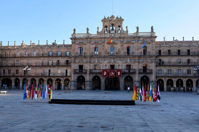 La plaza Mayor de Salamanca acogió la foto de familia de la celebración de la XXIV Conferencia de PresidentesJesús Hellín / Europa Press