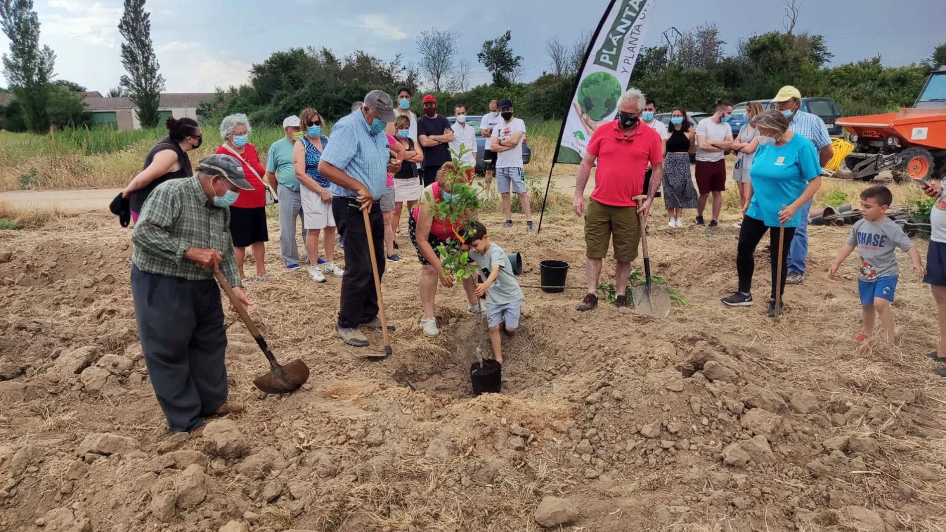 Cerca de 1.400 personas plantan 2.500 árboles en 58 municipios con el proyecto Arbolar 21 de la Diputación de Salamanca