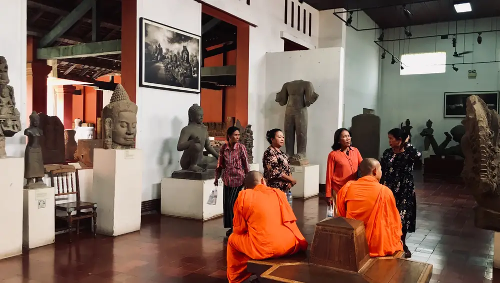 El museo nacional de Camboya es un punto excelente donde adentrarnos en la historia del país asiático.