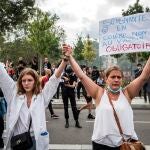 Protesta en París contra la obligación de que los sanitarios se vacunen contra el coronavirus