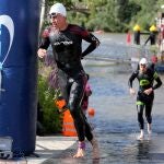 Javier Izquierdo durante la prueba de natación del Triatlón Ciudad de Valladolid