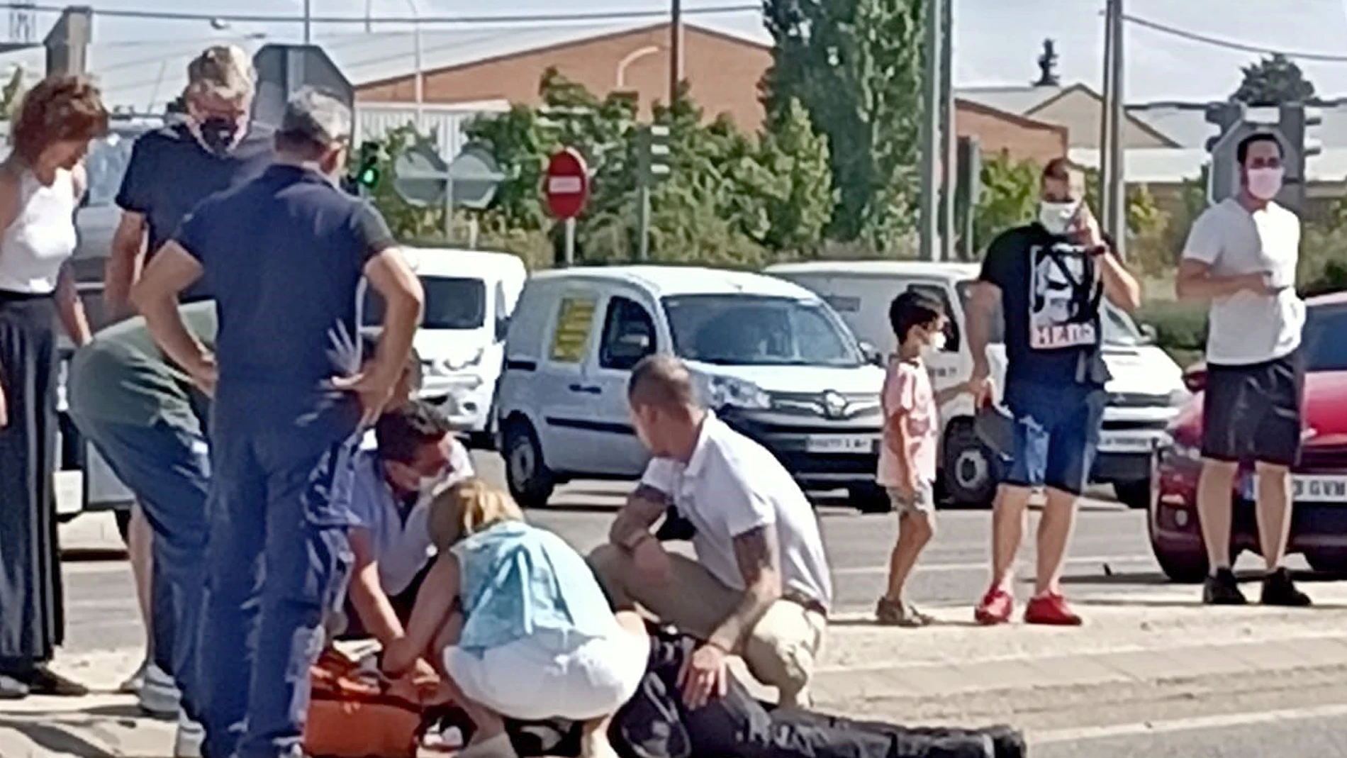 Accidente de tráfico de un agente de la Policía Municipal de Valladolid, cuando se dirigía a la llamada de un suceso en Pajarillos, en el cruce de la VA-20 y el Hospital Río Hortega, al colisionar con un turismo