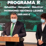 El presidente de la Diputación de León, Eduardo Morán, presenta la resolución de las ayudas del Programa R tras la celebración del Consejo Rector del Instituto Leonés de Cultura. Junto a él, el diputado de Cultura, Pablo Lopez Presa