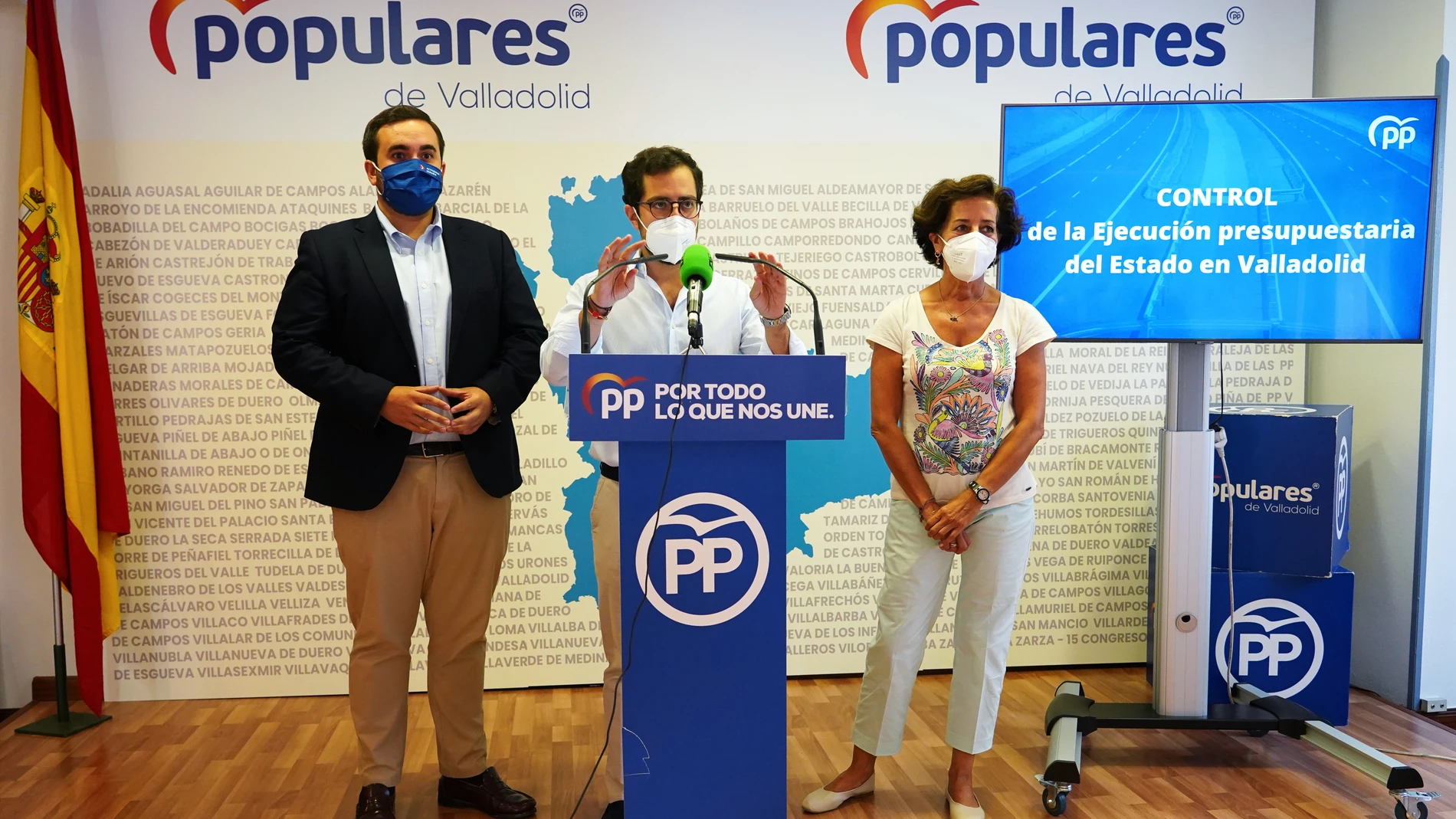 Los parlamentarios del PP de Valladolid José Ángel Alonso, Eduardo Carazo y Mercedes Cantalapiedra