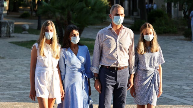 Sus Majestades los Reyes, la Princesa Leonor y la Infanta Sofía visitan el Centro de Interpretación del Paraje Natural de la Sierra de Tramontana y el Santuario de Lluc, a 4 de agosto de 2021, en Mallorca, Baleares, España