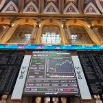 El IBEX 35, el principal índice de la Bolsa española, ha subido hoy un 0,5 %