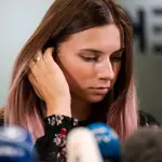 La atleta bielorrusa Krystina timanovskaya ofrece una rueda de prensa en Varsovia, que le ha concedido asilo político a ella y a su familia