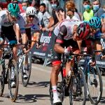 Juan Sebastián Molano, del equipo UAE Emirates, durante la cuarta etapa de la XLIII Vuelta a Burgos, este viernes, en la localidad de Roa de Duero. EFE/Santi Otero