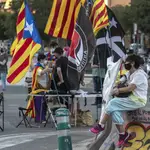 Manifestantes cortan la avenida Meridiana en Barcelona