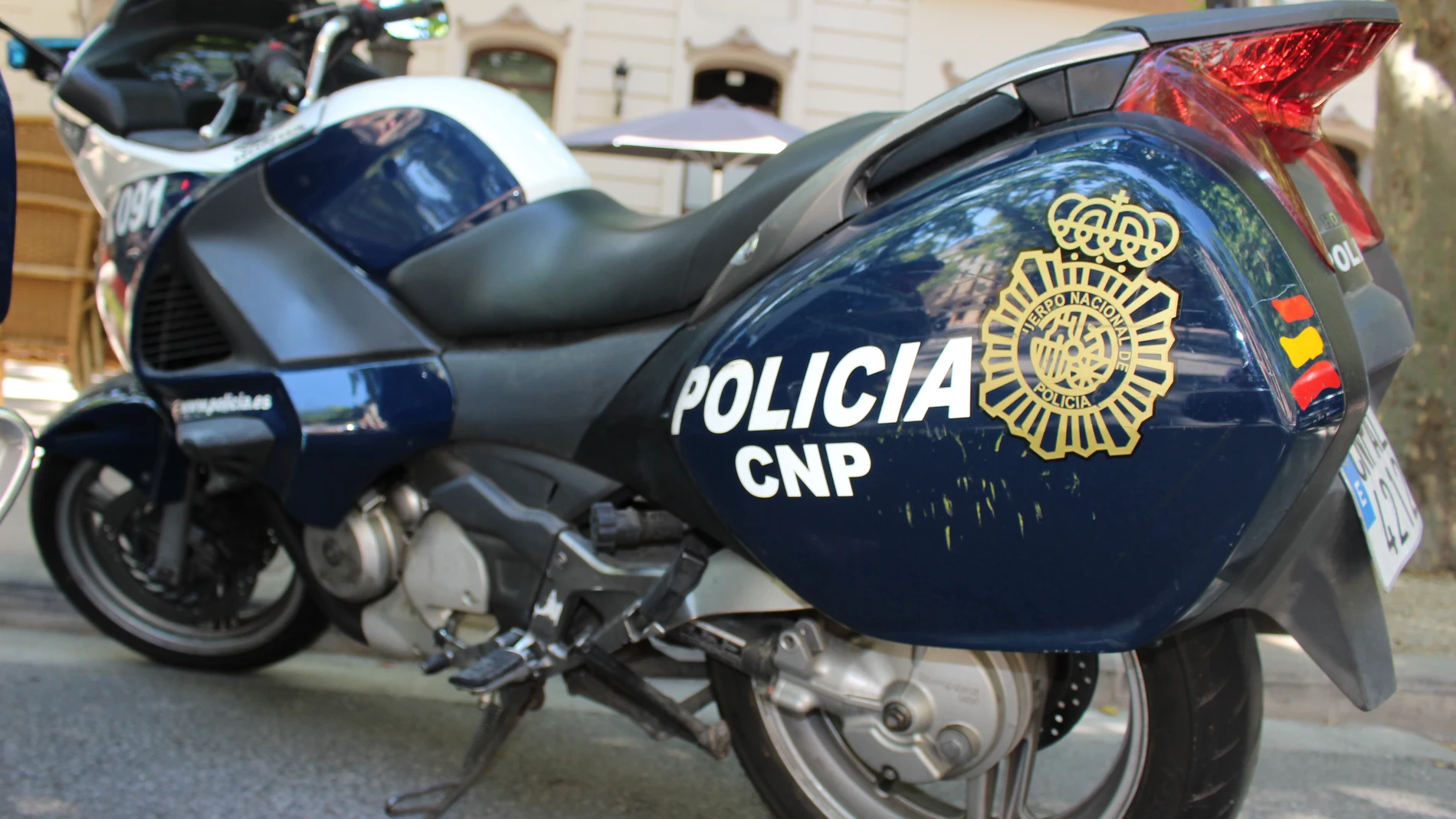 La Policía Nacional detiene a un hombre por amenazar de muerte a su madre con un cuchillo