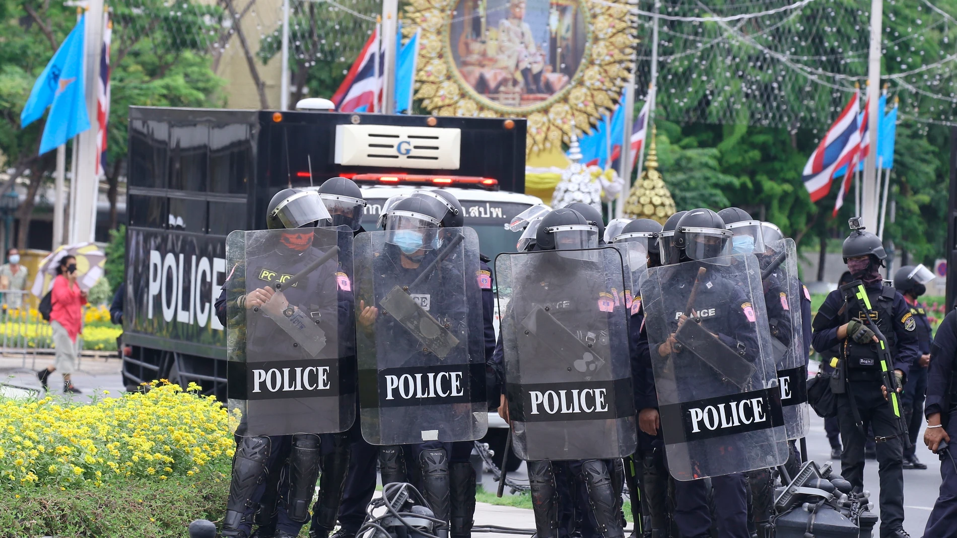 Los manifestantes pidieron la dimisión del primer ministro, el general Prayut Chan Ocha, recortes al presupuesto militar y más medios para combatir el coronavirus.