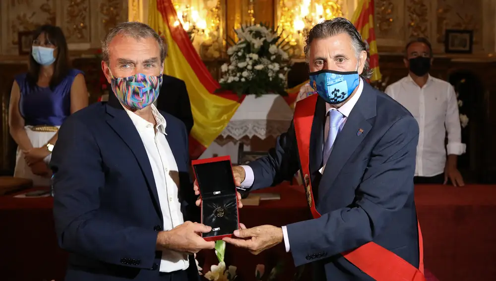 Fernando Simón recibe la Medalla de Oro y el Premio Trevillano del municipio de Villafeliche, a 7 de agosto de 2021