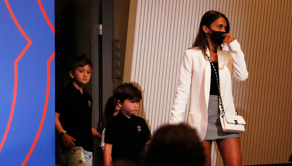 Antonella y sus hijos en la despedida de Messi.