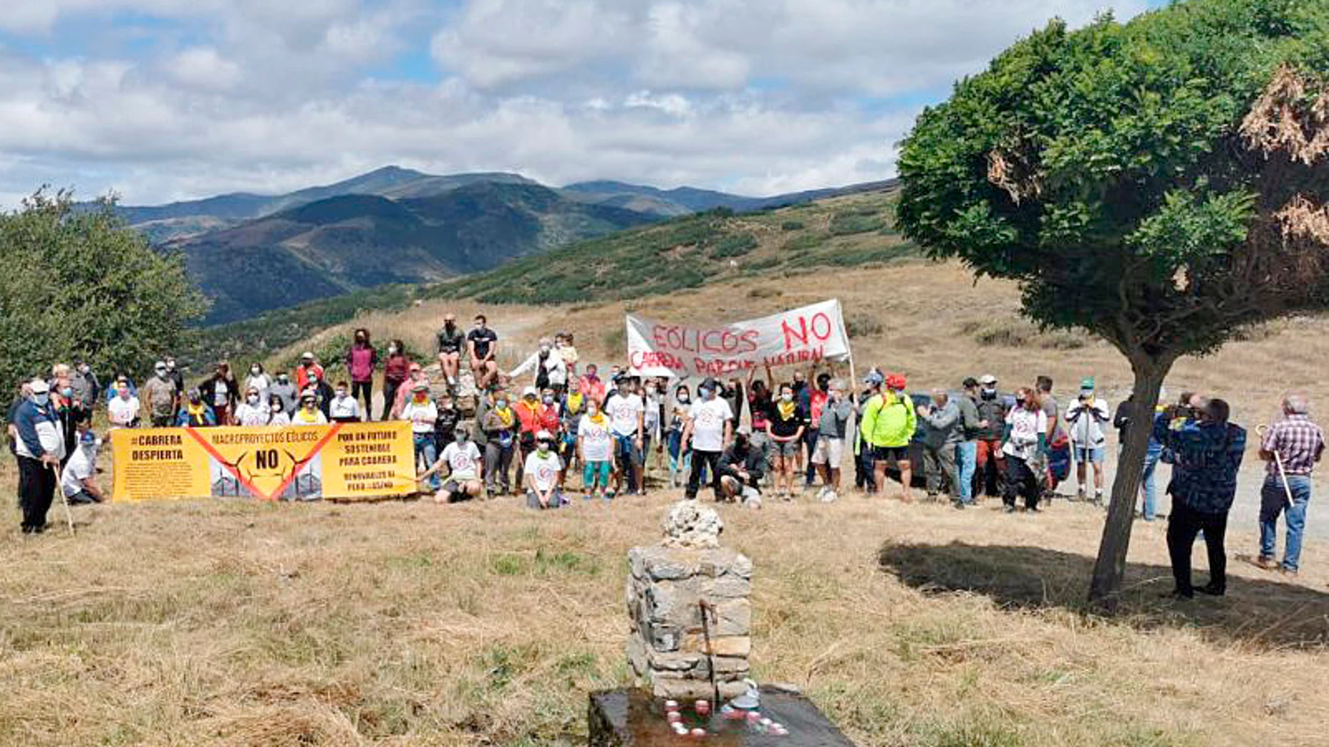 Marcha reivindicativa contra los macroproyectos eólicos en la comarca leonesa de La Cabrera