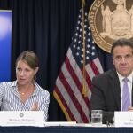 La "mano derecha " del Gobernador de Nueva York Melissa DeRosa, junto a Andrew Cuomo