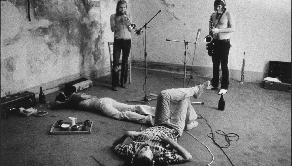 Imagen tomada en 1971 que muestra a los Rolling Stones en el estudio de grabación de la villa &quot;Nellcôte&quot; en Villefranche-sur-Mer, (Francia)