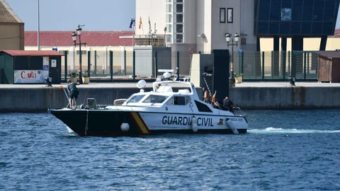 Una lancha de la Guardia Civil