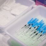 Varias dosis de la vacuna Pfizer para adolescentes, en el punto de vacunación de Xátiva (Valencia)
