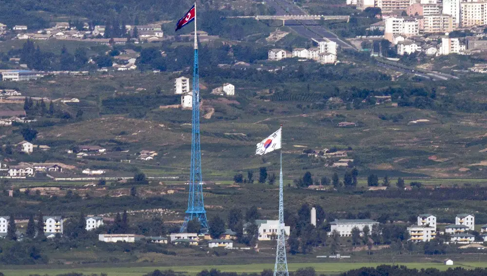 Banderas de Corea del Norte y Corea del Sur