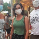 Isabel Díaz Ayuso pasea por el mercadillo de las Dalias, en Ibiza