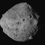 Fotografía tomada del asteroide Bennu a 24 kilómetros de distancia de su superficie