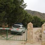 Imagen de un acceso cortado a vehículos a una de las masas forestales de la Región de Murcia