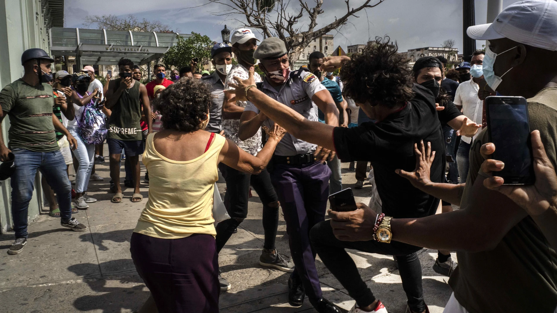 La organización Amnistía Internacional reportó que las protestas del pasado 11 de julio propiciaron personas heridas, amenazas y detenciones arbitrarias. (AP Photo/Ramon Espinosa, File)