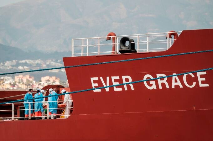 El carguero Ever Grace llegó el pasado jueves con los 30 supervivientes de la patera que rescató a la deriva