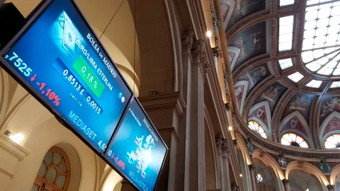 La Bolsa española ganó este viernes el 0,23 % y rozó los 9.000 puntos