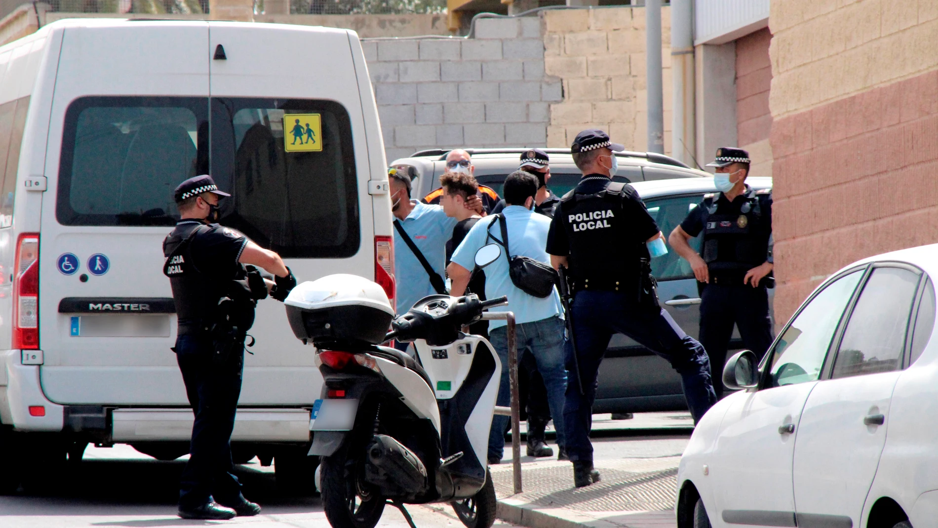 El Ministerio del Interior ha empezado a retornar a Marruecos a parte de los 800 menores que entraron en Ceuta durante el 17 y 18 de mayo y que permanecían en la ciudad autónoma. EFE/ Reduan