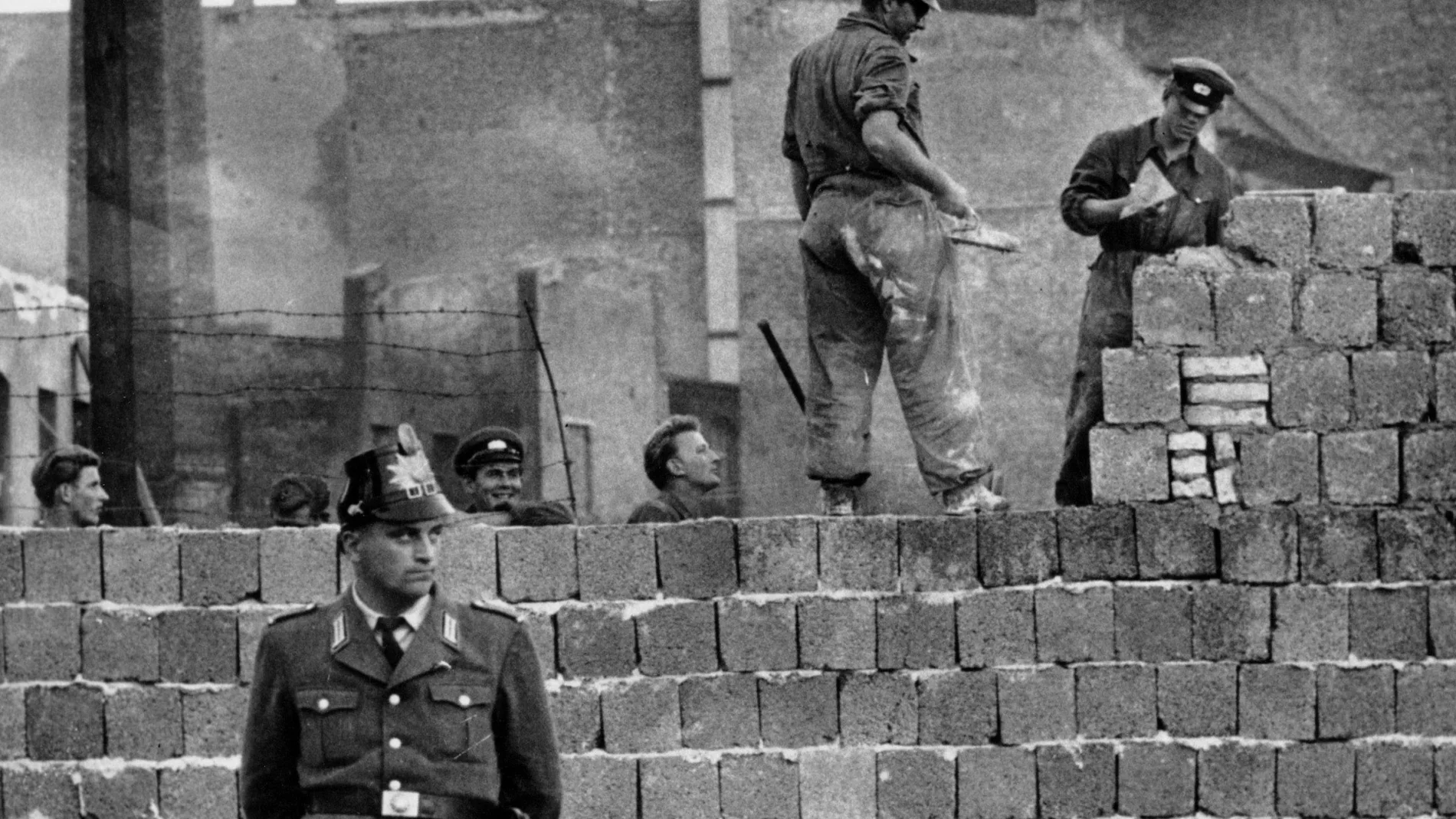 Sí el muro de Berlín pudo saltarse, esto no puede ser tan difícil.