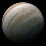 El hemisferio sur de Júpiter, fotografiado por la sonda Juno en 2020.