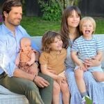 Carlos Felipe y Sofía de Suecia, junto a sus hijos en una foto de su Instagram