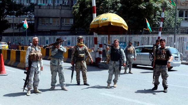 Oficiales afganos en kabul
