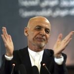 Ghani, exiliado en Emiratos Árabes Unidos, ha explicado que se fue el 15 de agosto "después de que los talibanes entrasen inesperadamente" en la capital