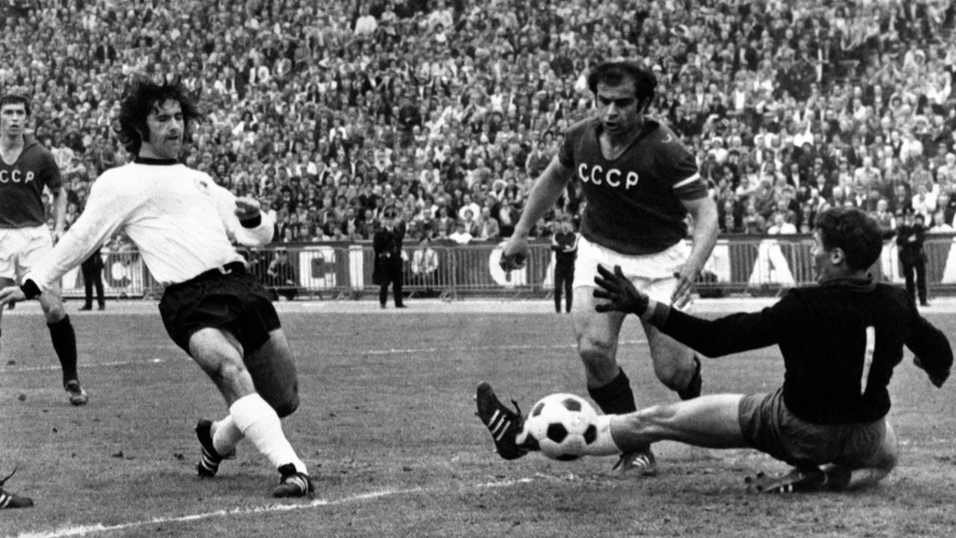 Gerd Müller marca un gol (logró un doblete) en la final de la Eurocopa de 1972 entre Alemania Federal y la Unión Soviética