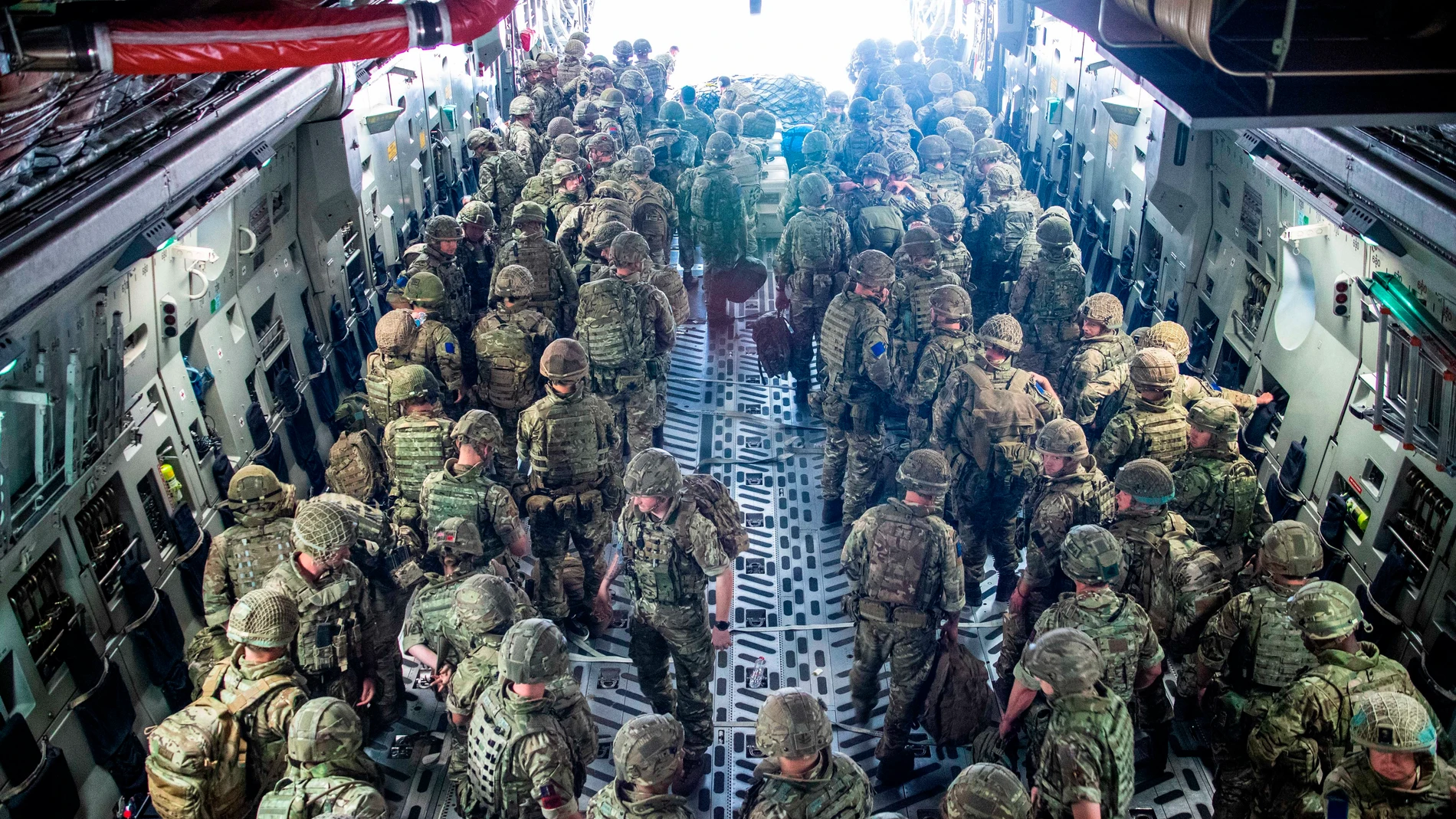 Militares de las Fuerzas Armadas británicas a su llegada a Kabul, Afganistán