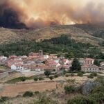 El voraz incendio que acecha a varias localidades de Ávila