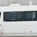 Un minibús lleva en su interior menores marroquíes para su repatriación a su país de origen, en la frontera de Tarajal