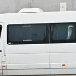 Un minibús lleva en su interior menores marroquíes para su repatriación a su país de origen, en la frontera de Tarajal