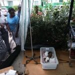 El desbordado hospital de Les Cayes en Haití se vio obligado a sacar al exterior a bebés recién nacidos por los daños en el edificio