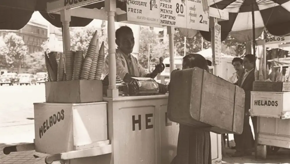 Carrito de helados en aquel Madrid de los primeros años 50