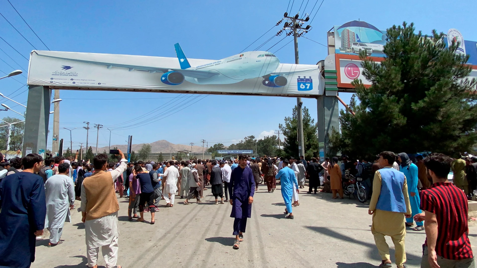 El caos se apodera del aeropuerto de Kabul