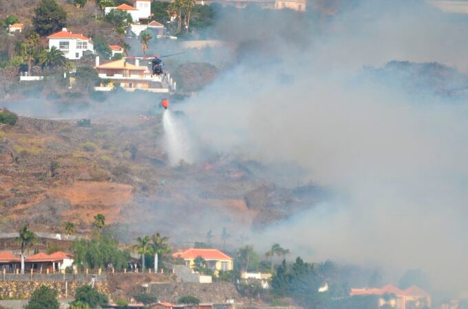 El incendio declarado este martes en El Paso se ha extendido a Los Llanos de Aridane